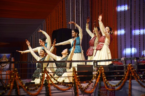 लोकसंगीत और बॉलीवुड सुरों से सजा मैनपाट महोत्सव का दूसरा दिन…