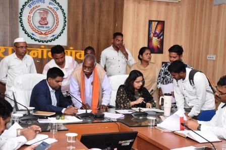 कलेक्टर ने जनदर्शन में गंभीरता से सुनी नागरिकों की समस्याएं…