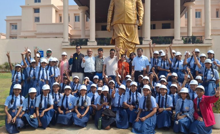 स्कूल के 1300 बच्चों ने शैक्षणिक भ्रमण के तहत नया विधानसभा भवन नया रायपुर का किया भ्रमण…