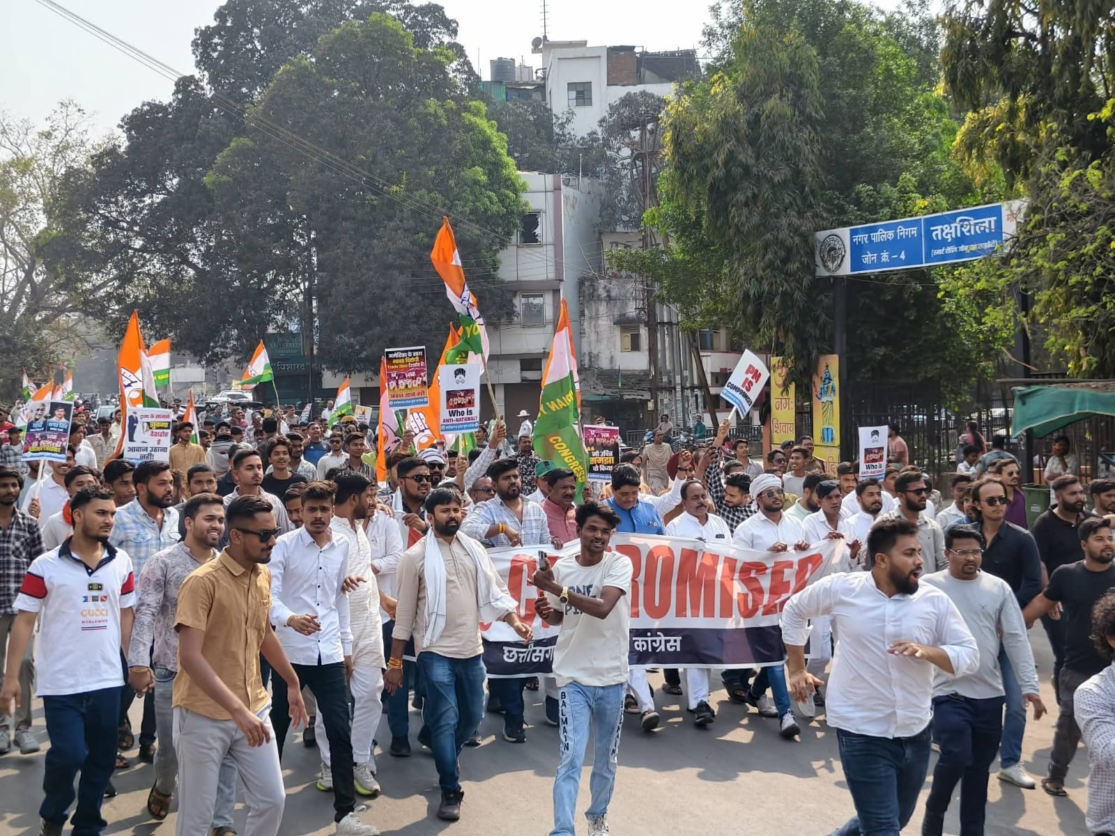 छत्तीसगढ़ युवा कांग्रेस का प्रदेशव्यापी भाजपा कार्यालय घेराव — “PM is Compromised” युवाओं के आक्रोश की बुलंद आवाज़…