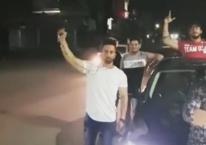 हवाबाजी की निकली हवा: सोशल मीडिया पर फायरिंग का टशन दिखाना पड़ा महंगा, रीलबाज चढ़े पुलिस के हत्थे…