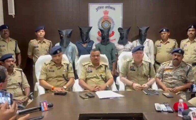 राहगीरों को लूटने वाले ‘छल्ला गैंग’ के 6 सदस्य गिरफ्तार…