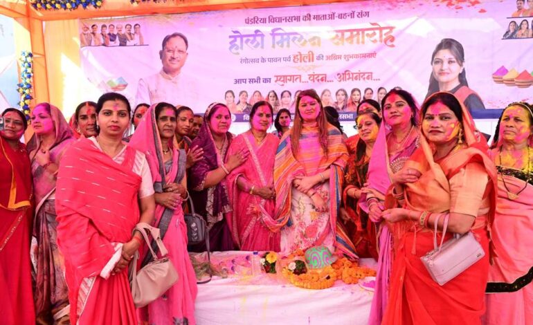 भावना बोहरा संग महिला मोर्चा ने उत्साह और उल्लास के साथ खेली होली…