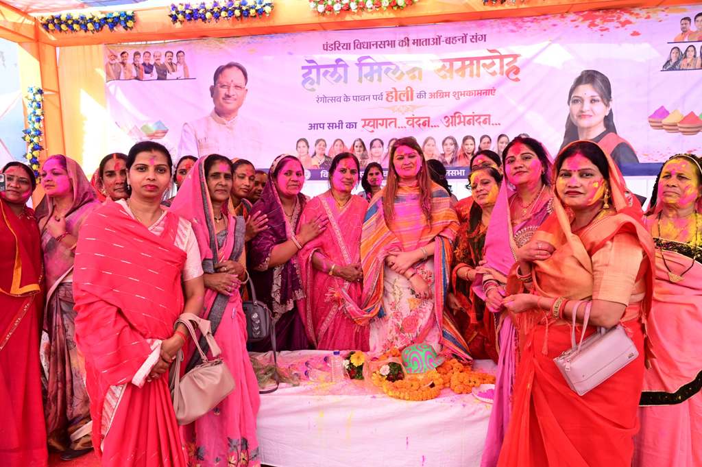 भावना बोहरा संग महिला मोर्चा ने उत्साह और उल्लास के साथ खेली होली…