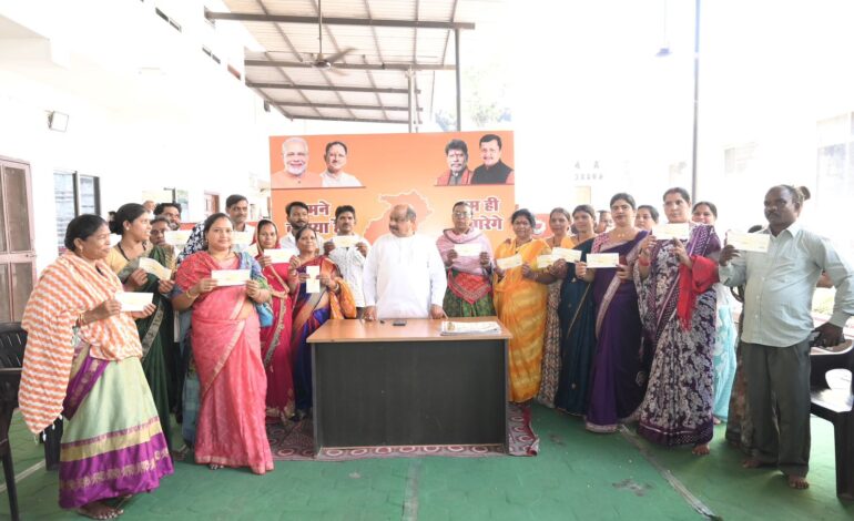 होली के पूर्व जरूरतमंदों को स्वेच्छानुदान राशि वितरित, विधायक पुरंदर मिश्रा का सराहनीय कार्य…