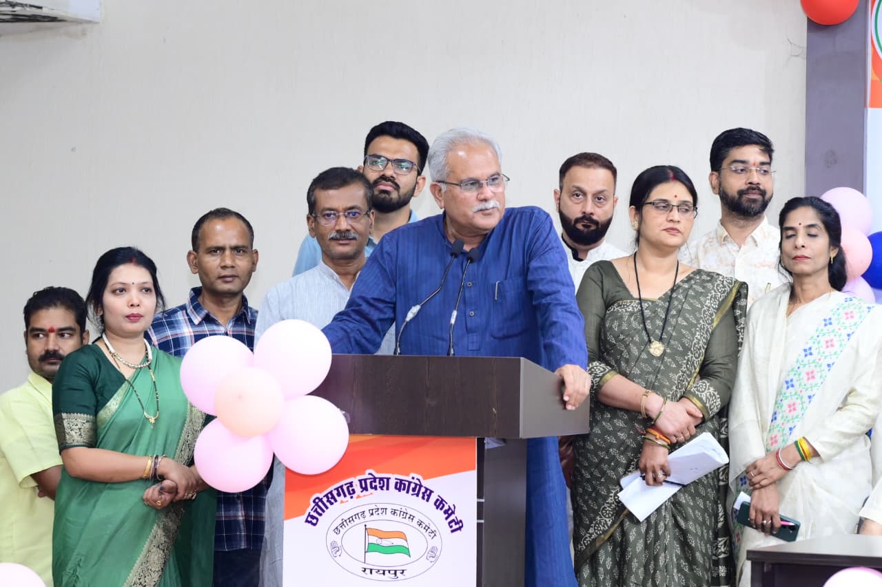 कांग्रेस ने किया महिला पत्रकारों का ‘‘कलम वीरांगना सम्मान’’