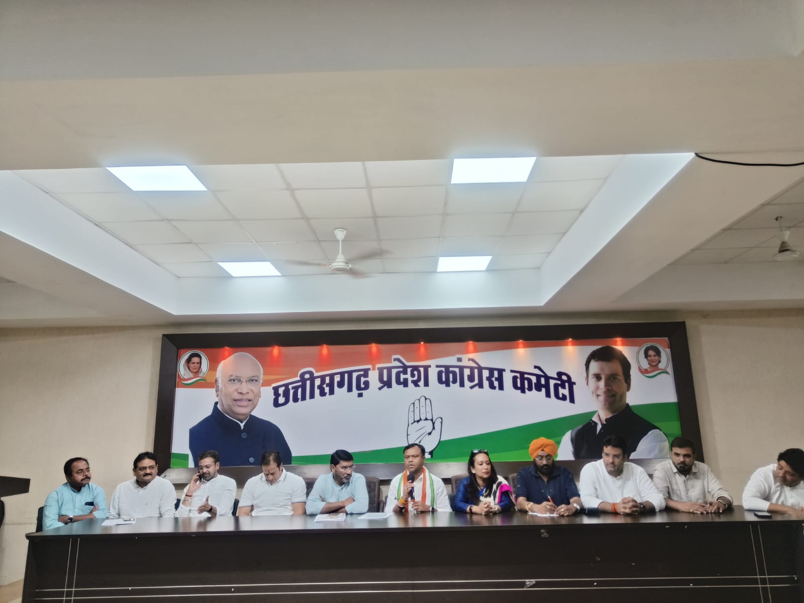 प्रदेश कांग्रेस अध्यक्ष दीपक बैज की पत्रकारो से चर्चा, विधानसभा घेराव की तैयारी पूरी…