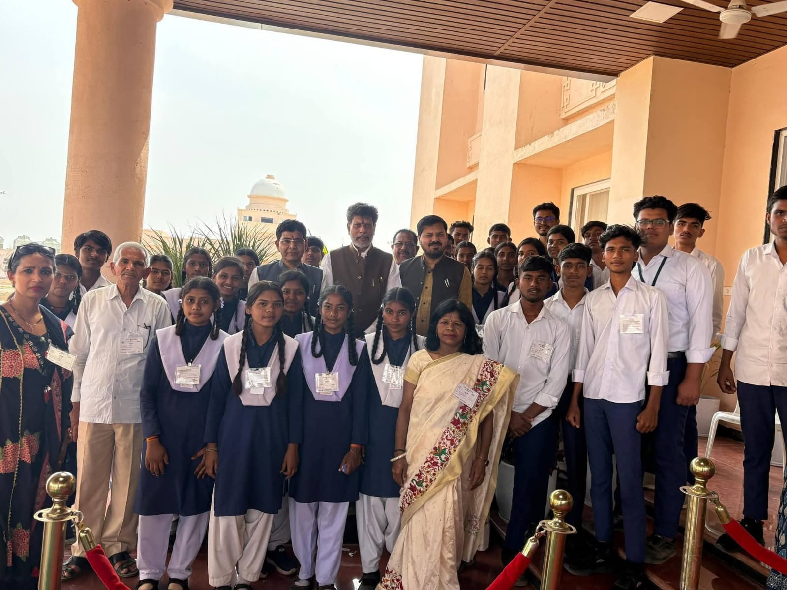 खरोरा के कनकी हायर सेकेंडरी स्कूल के छात्र-छात्राओं ने देखी विधानसभा की कार्यवाही: विधायक अनुज शर्मा की पहल पर हुआ शैक्षणिक भ्रमण…