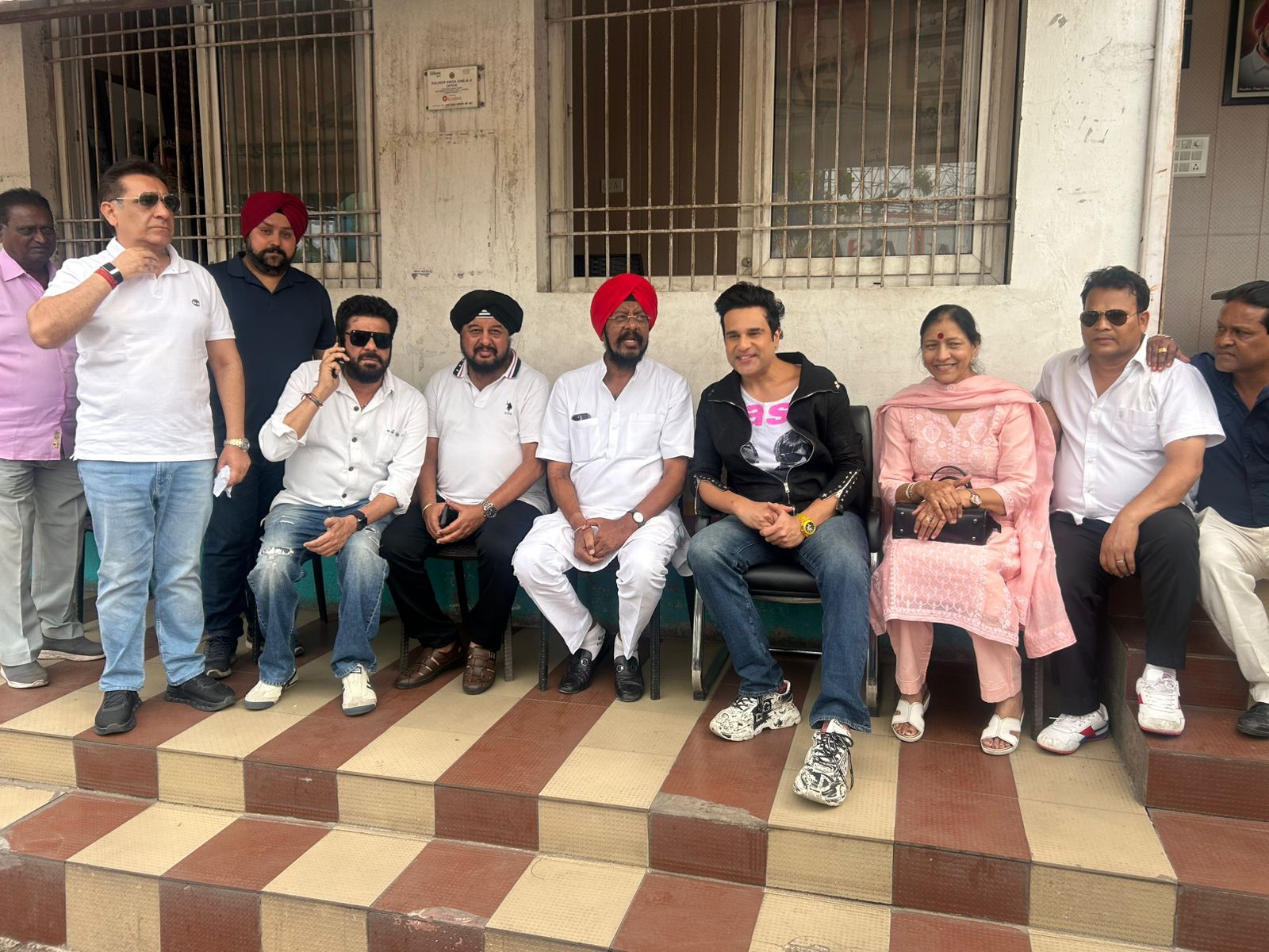 पूर्व विधायक जुनेजा के कार्यालय पहुँचे प्रसिद्ध अभिनेता कृष्णा अभिषेक…