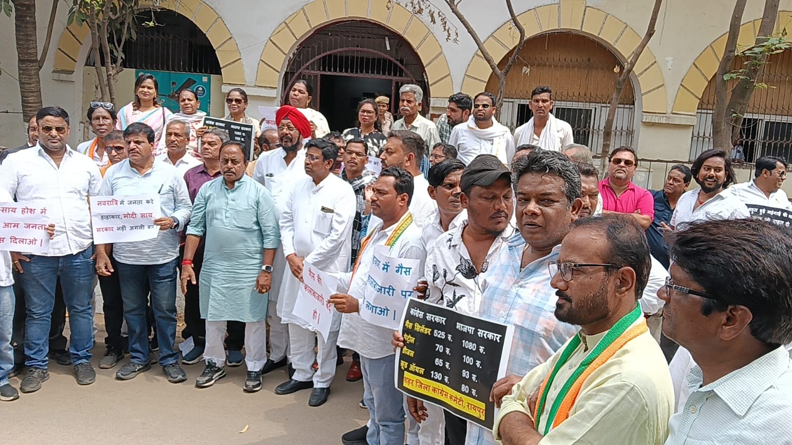 महंगाई, गैस सिलेंडर की किल्लत एवं कालाबाजारी के विरोध में कांग्रेस का जंगी प्रदर्शन…