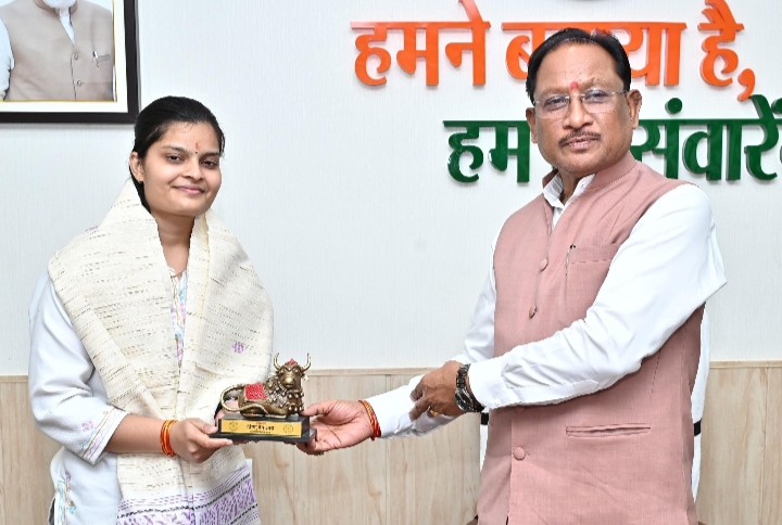 यूपीएससी सिविल सेवा परीक्षा में 35वीं रैंक प्राप्त करने वाली सुश्री वैभवी अग्रवाल को मुख्यमंत्री ने दी बधाई…