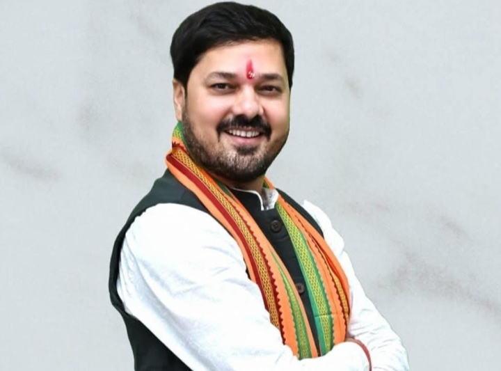 खरोरा के खिलाड़ियों के लिए बड़ी सौगात: विधायक अनुज शर्मा के प्रयासों से इंडोर स्टेडियम और खेल मैदान के लिए ₹3 करोड़ स्वीकृत…