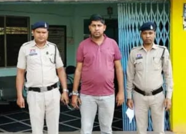 नशे में धुत्त कथित भाजपा नेता की गुंडागर्दी : ट्रैफिक पुलिस से अभद्रता और गाली-गलौज के बाद गिरफ्तार…