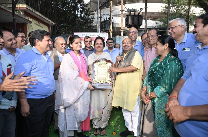 रायपुर के ऑक्सीजोन गार्डन में विधायक पुरंदर मिश्रा ने किया निरीक्षण, यूपीएससी में 35वीं रैंक लाने वाली वैभवी अग्रवाल को किया सम्मानित…