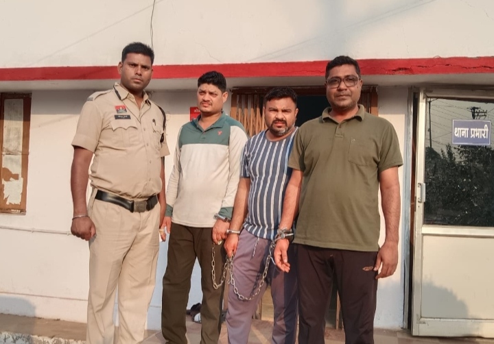 तेज आवाज में गाना बजाने को लेकर हुए विवाद में मारपीट व तोड़फोड़ करने वाले आरोपी गिरफ्तार…