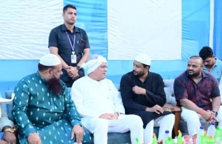 सै. शेर अली आगा बाबा के दरगाह की इफ्तार में पहुंचे भूपेश बघेल, अमित जोगी, डॉ. राज, कांग्रेस, बीजेपी, जोगी कांग्रेस के नेता और हजारों रोजेदार…