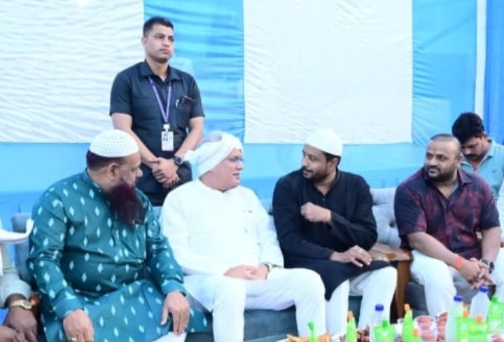 सै. शेर अली आगा बाबा के दरगाह की इफ्तार में पहुंचे भूपेश बघेल, अमित जोगी, डॉ. राज, कांग्रेस, बीजेपी, जोगी कांग्रेस के नेता और हजारों रोजेदार…