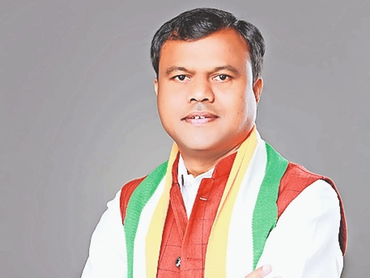 भाजपा बताये छत्तीसगढ़ में पूर्ण शराबबंदी कब लागू होगी – दीपक बैज