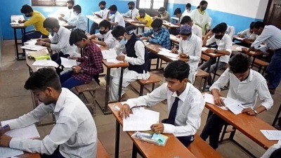परीक्षा में लापरवाही, 9वीं-11वीं के एग्जाम में तीन शिक्षक नदारद…