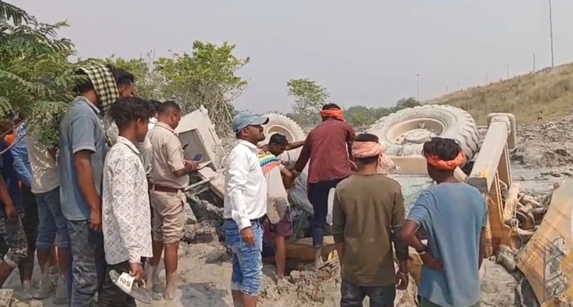 कोरबा में राखड़ डेम फूटा, जेसीबी ऑपरेटर दबा मलबे के नीचे…