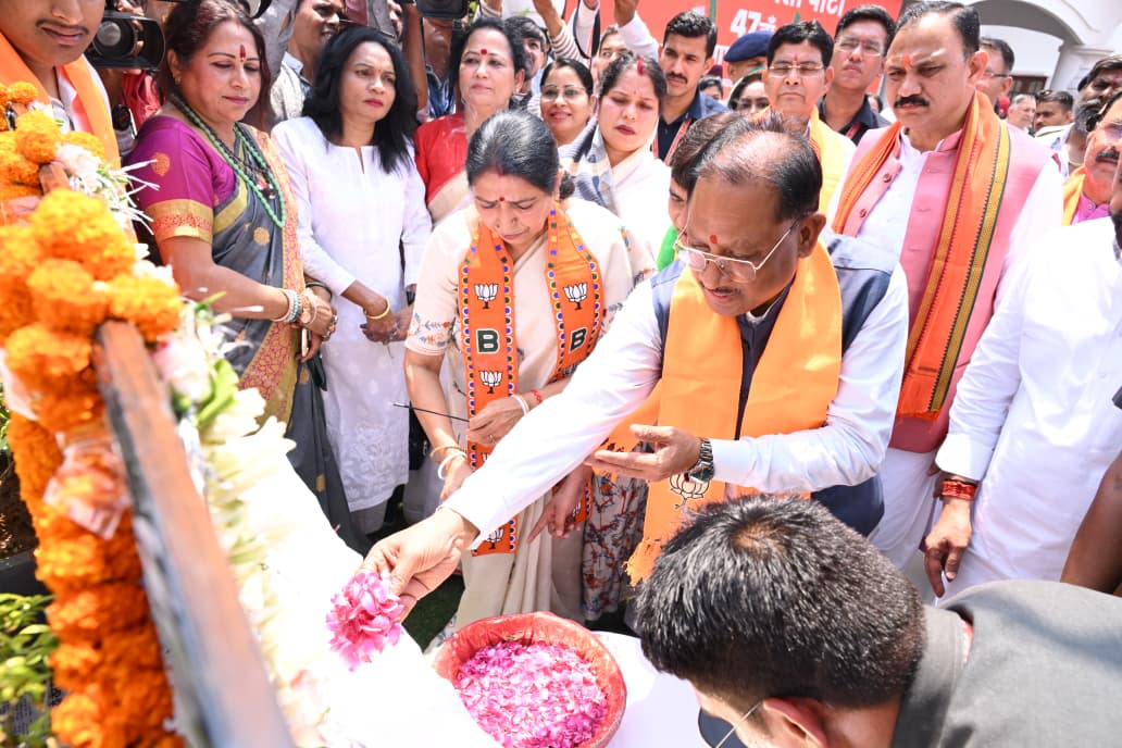 मुख्यमंत्री साय ने किया कुशाभाऊ ठाकरे परिसर में ध्वजारोहण…