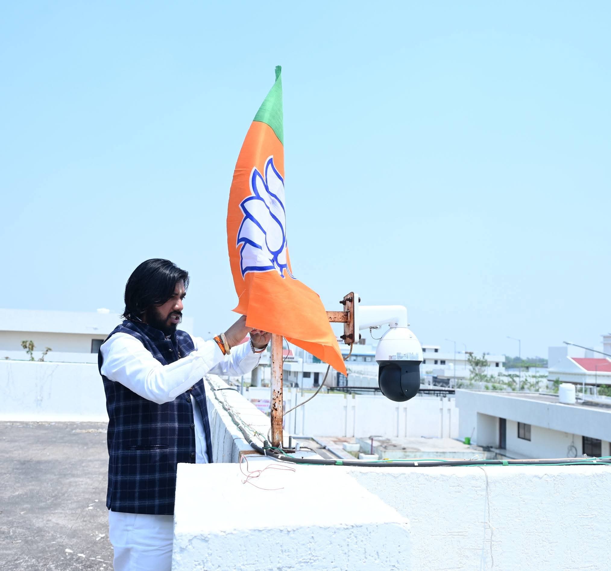 भारतीय जनता पार्टी के 47वें स्थापना दिवस पर कैबिनेट मंत्री गुरु खुशवंत साहेब ने भाजपा ध्वज फहरा कर दी बधाई…