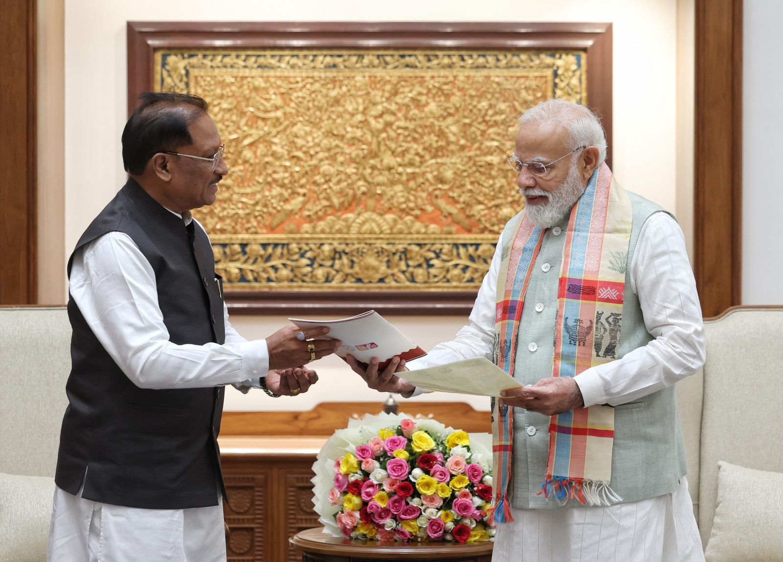 बस्तर 2.0 की शुरुआत: मुख्यमंत्री साय ने पीएम मोदी को दिया आमंत्रण, विकास का ब्लूप्रिंट सौंपा…