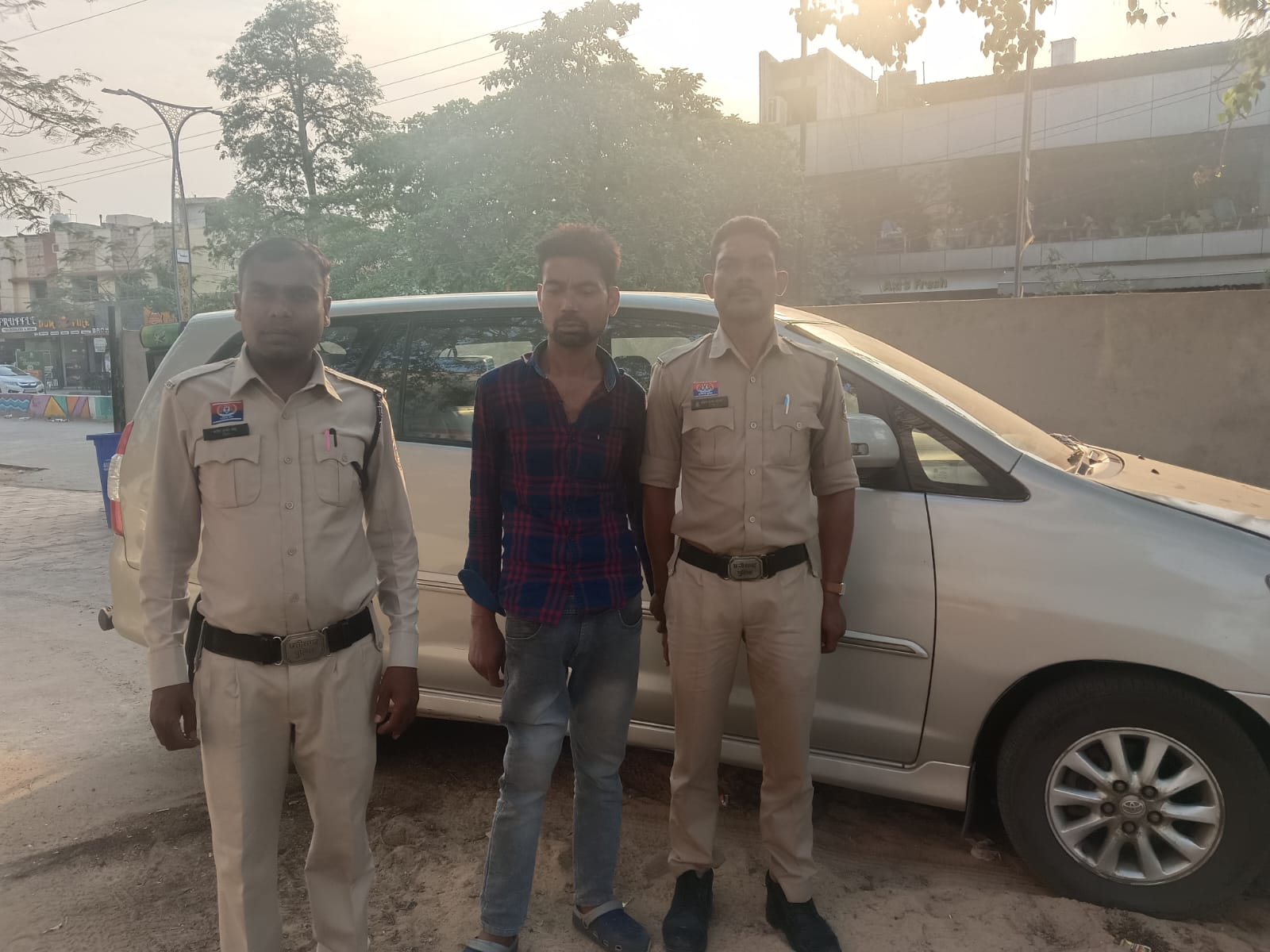 ईनोवा वाहन गबन करने वाला शातिर आरोपी मनीष साहू उर्फ डेकेश्वर साहू गिरफ्तार…