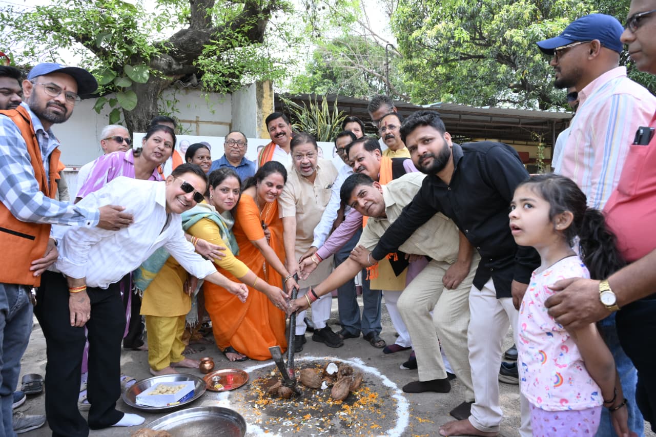 दक्षिण विधायक सुनील सोनी एवं महापौर मीनल चौबे ने 7 स्थानों पर नये विकास कार्यों का किया भूमिपूजन…