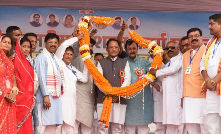 सामूहिक विवाह: मुख्यमंत्री ने 13 नवदंपतियों को दिया आशीर्वाद…