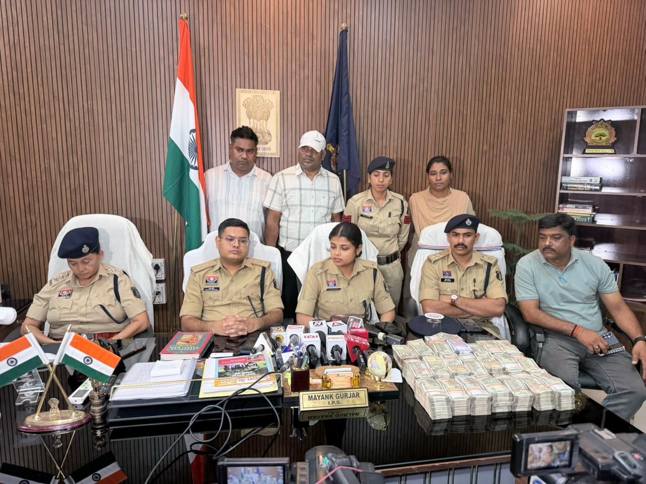 लाखों रूपये गबन करने वाला कर्मचारी सहित कुल 07 आरोपी गिरफ्तार…