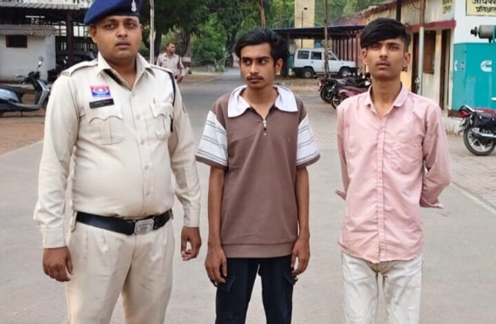 झपट्टा मारकर मोबाईल छीनने वाले 02 नाबालिग सहित कुल 04 गिरफ्तार…