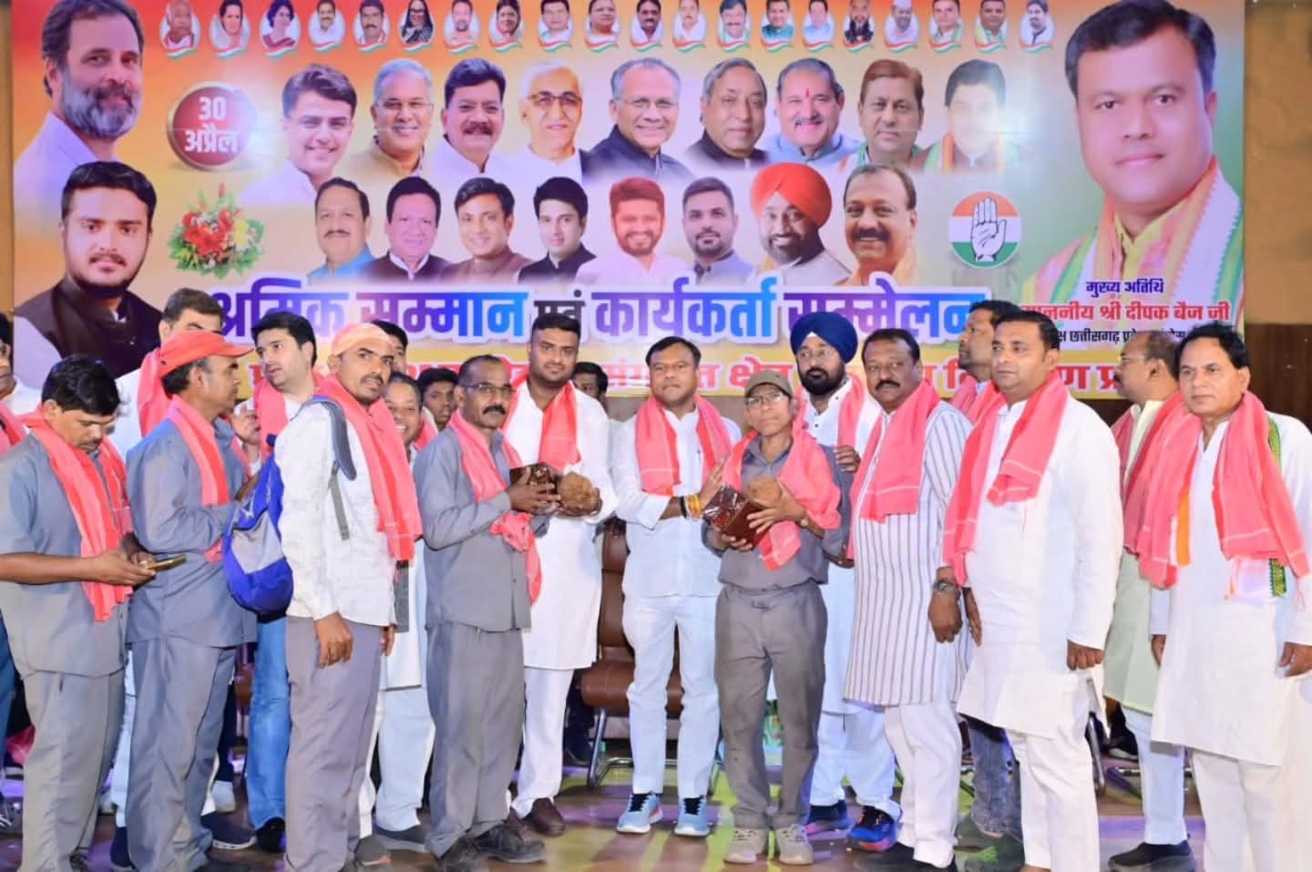 शहीद स्मारक में श्रमिक सम्मान एवं कार्यकर्ता सम्मेलन का भव्य आयोजनय प्रदेशभर से जुटे कार्यकर्ता…