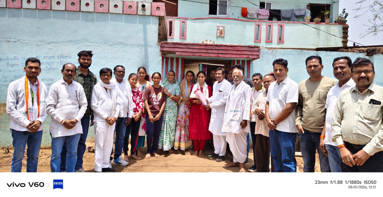 कक्षा 12 वीं में प्रदेश में 9 वां स्थान पाने वाली मेधावी छात्रा काजल साहू एवं आफिया खातून का पंकज शर्मा एवं कांग्रेसजनों ने किया सम्मानित…