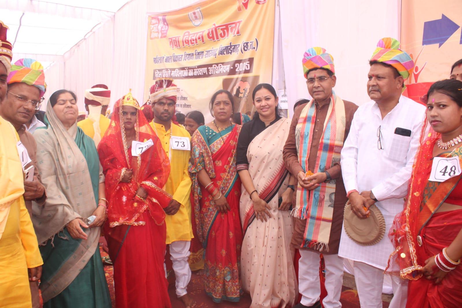 सारंगढ़ में गूंजी कन्या विवाह शहनाई: मुख्यमंत्री कन्या विवाह योजना के तहत 96 जोड़े बंधे परिणय सूत्र में…