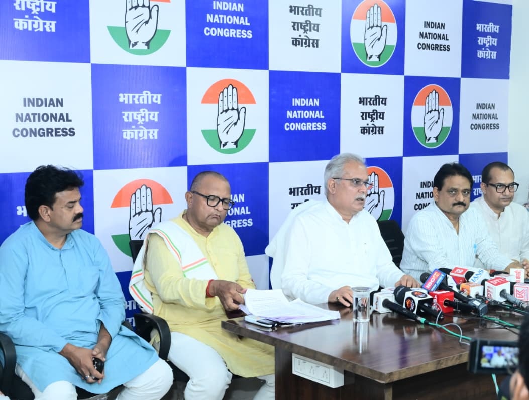 सरकार नियमों का पालन किये ग्राम सभा की फर्जी एनओसी के आधार या जनसुनवाई करवा रही है…