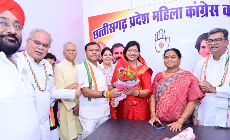 महिला कांग्रेस की कार्यवाहक अध्यक्ष संगीता सिन्हा ने पदभार ग्रहण किया…