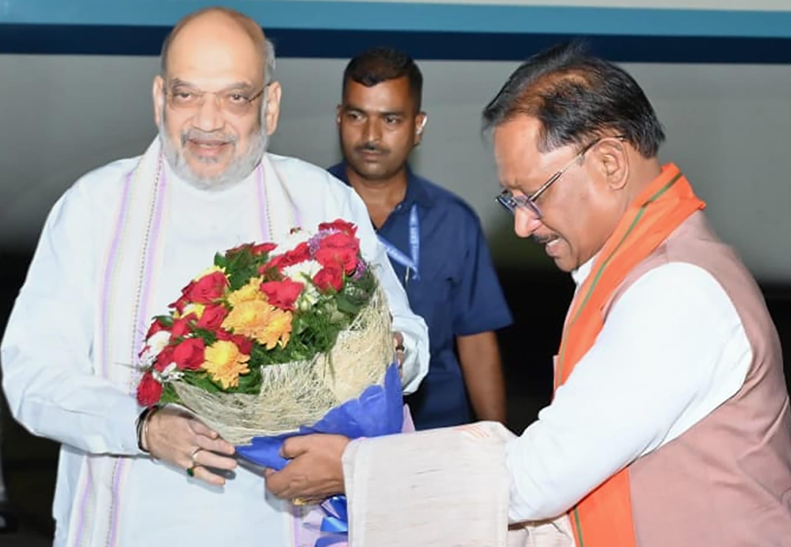 केंद्रीय गृह मंत्री अमित शाह पहुंचे रायपुर, मुख्यमंत्री ने किया आत्मीय स्वागत…