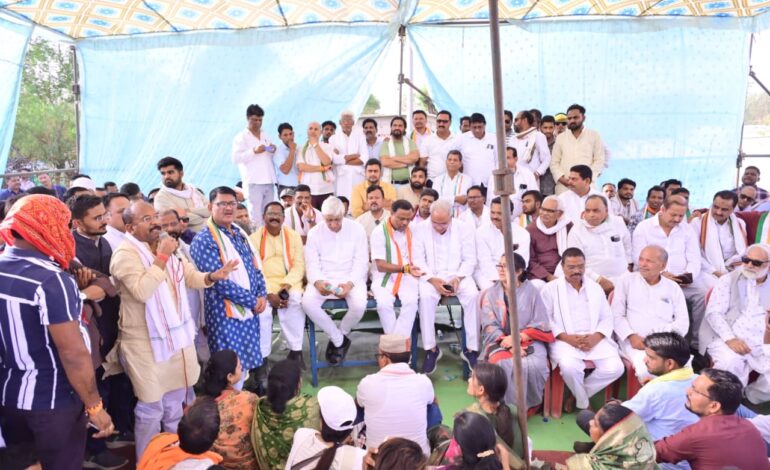 विश्रामपुर में पीसीसी अध्यक्ष दीपक बैज आमरण अनशन पर बैठे, सूरजपुर के विश्रामपुर थाने के सामने कांग्रेस का धरना जारी…
