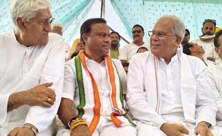 दीपक बैज, भूपेश बघेल, टी एस सिंहदेव समेत कांग्रेसियों ने खत्म किया धरना, एसडीएम से मिला आश्वासन…