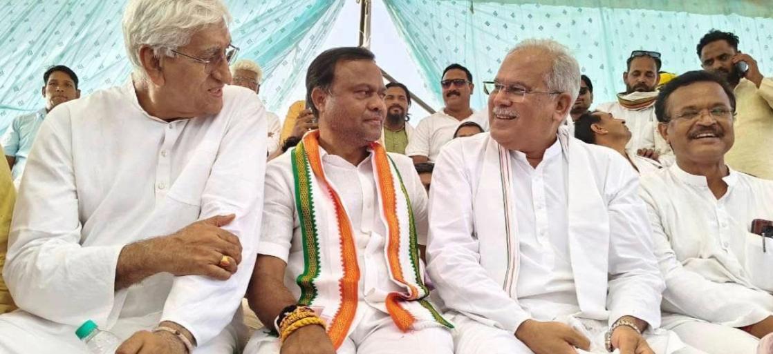 दीपक बैज, भूपेश बघेल, टी एस सिंहदेव समेत कांग्रेसियों ने खत्म किया धरना, एसडीएम से मिला आश्वासन…
