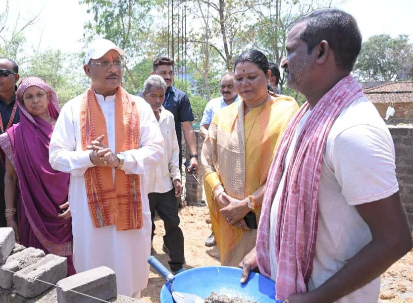 मुख्यमंत्री ने भैंसामुड़ा में पीएम आवास निर्माण का किया अवलोकन…