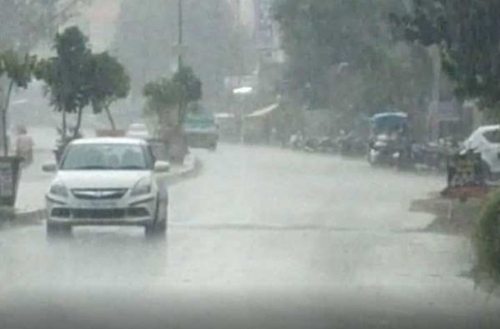 रायपुर सहित प्रदेश में मौसम हुआ सुहाना, झमाझम बारिश…