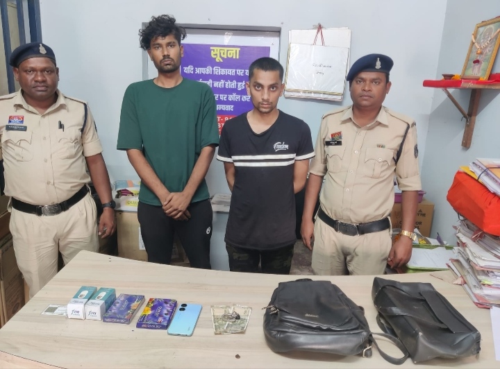 पर्स स्नेचिंग की घटनाओं को अंजाम देने वाले 02 आरोपी गिरफ्तार…