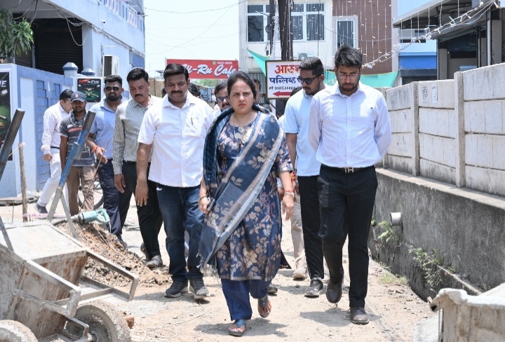 महापौर मीनल चौबे ने नालों के चल रहे कार्यों को बारिश से पहले जल्द पूरा करने के दिए सख्त निर्देश…
