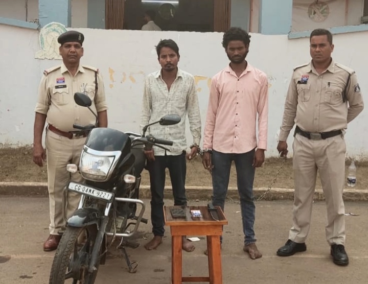 थाना खरोरा पुलिस द्वारा मोबाईल लुट के आरोपियों को किया गया गिरफ्तार…