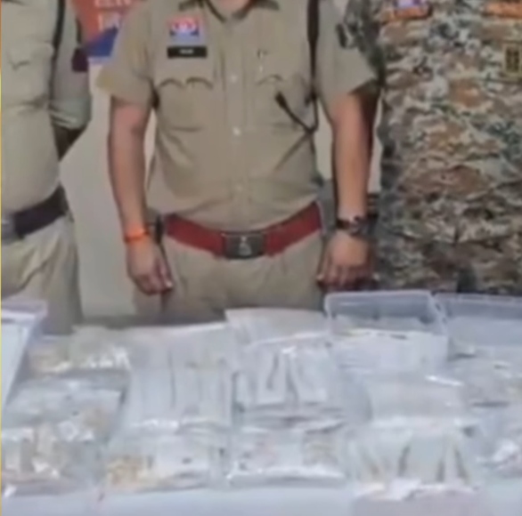 वाहन चेकिंग में बड़ा खुलासा: कार से बरामद हुआ 9.817 करोड़ का गोल्ड, गुजरात के तीन युवक गिरफ्तार