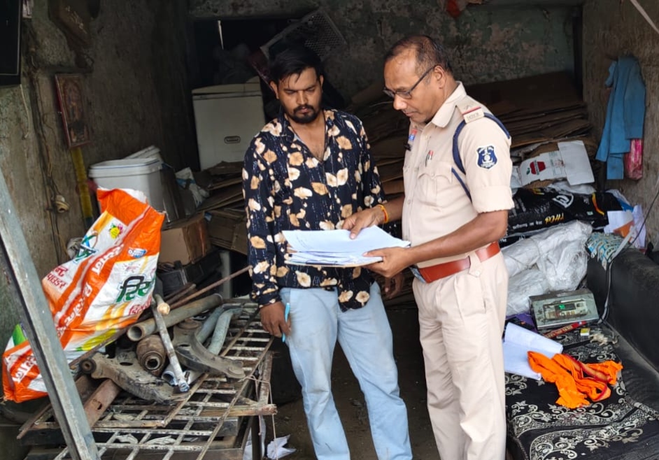 कबाड़ी एवं यार्ड संचालकों के विरूद्ध पुलिस का सघन चेकिंग अभियान…