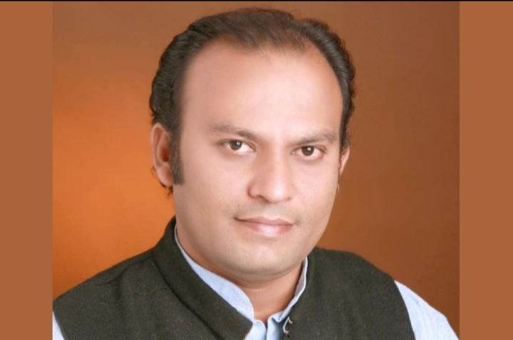 रामभद्राचार्य सनातन परंपरा का अपमान कर रहे है…