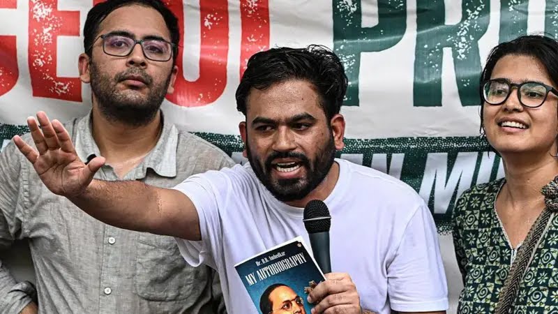 काकरोच जनता पार्टी के लोग बड़ी संख्या में पहुंच जंतर मंतर, “धर्मेंद्र प्रधान इस्तीफा दो” के लगे नारे…
